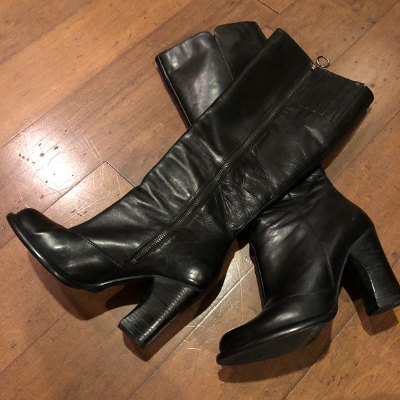 BCBGeneration Shoes - BCBGeneration BCBG Original Round Toe Zipper Boot